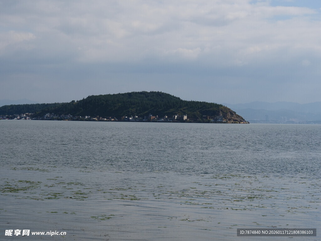 海上孤岛景色