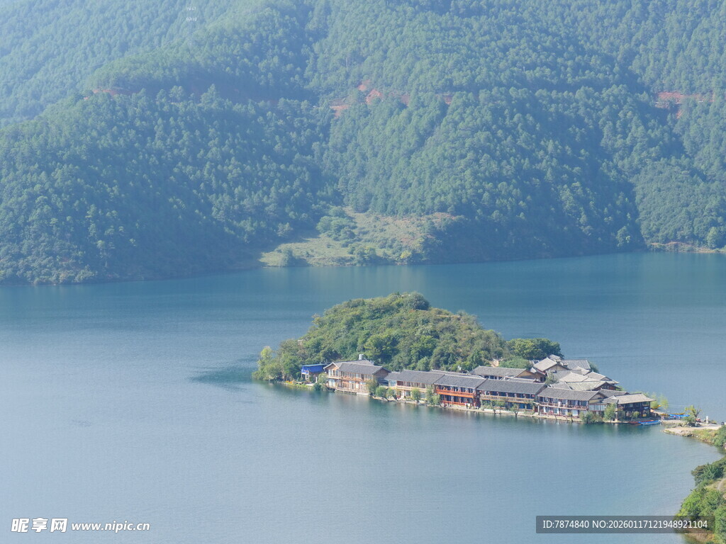 湖中小岛美景