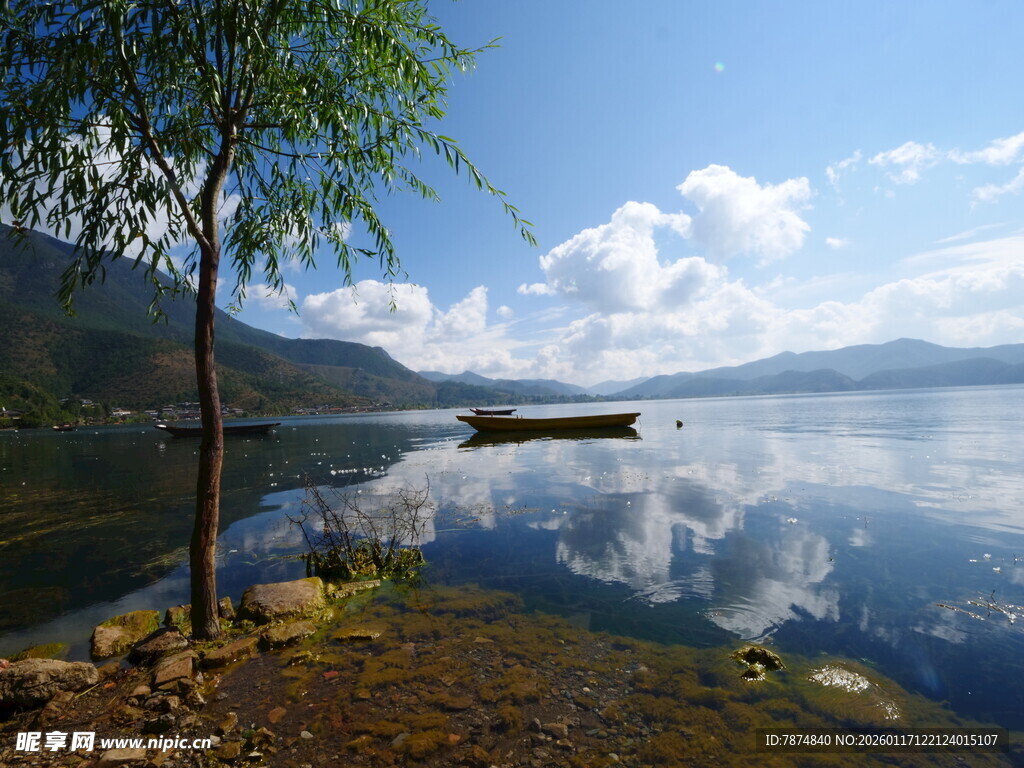 湖畔美景 静谧的山水风光
