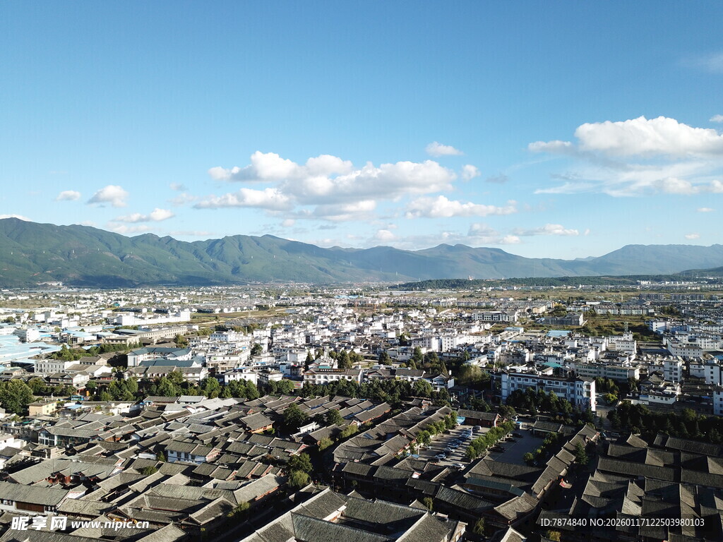 俯瞰传统村落全景