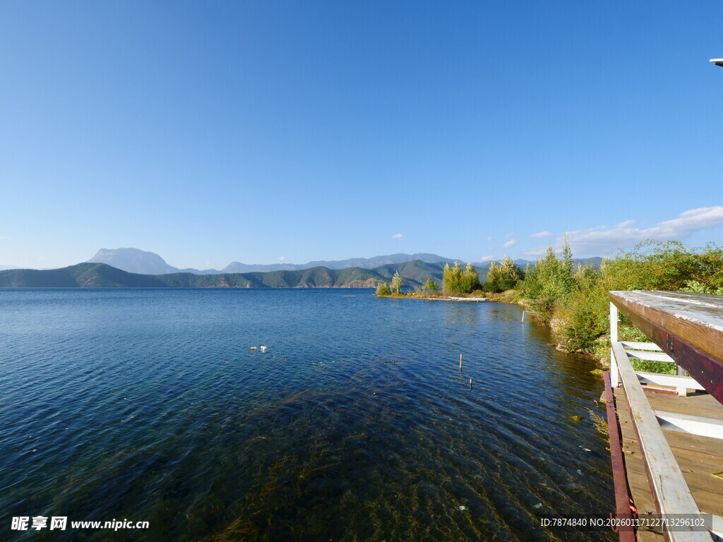 湖畔美景 宁静自然风光