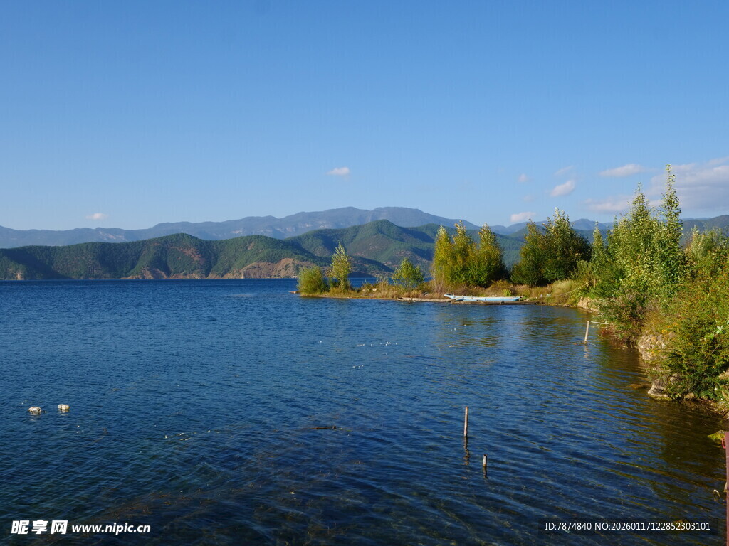 湖畔风光 宁静的自然美景