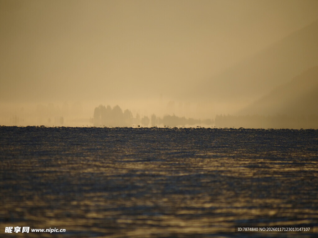 海上朦胧远景