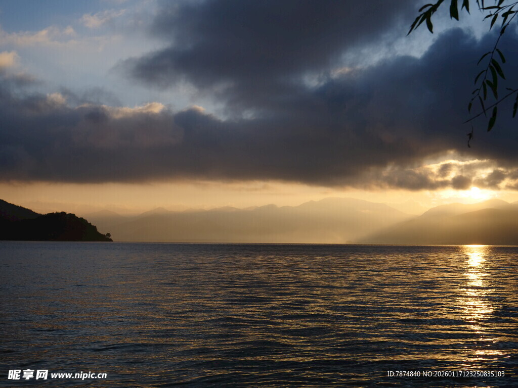 海上日落美景