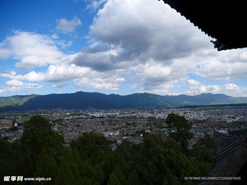 山间城镇美景
