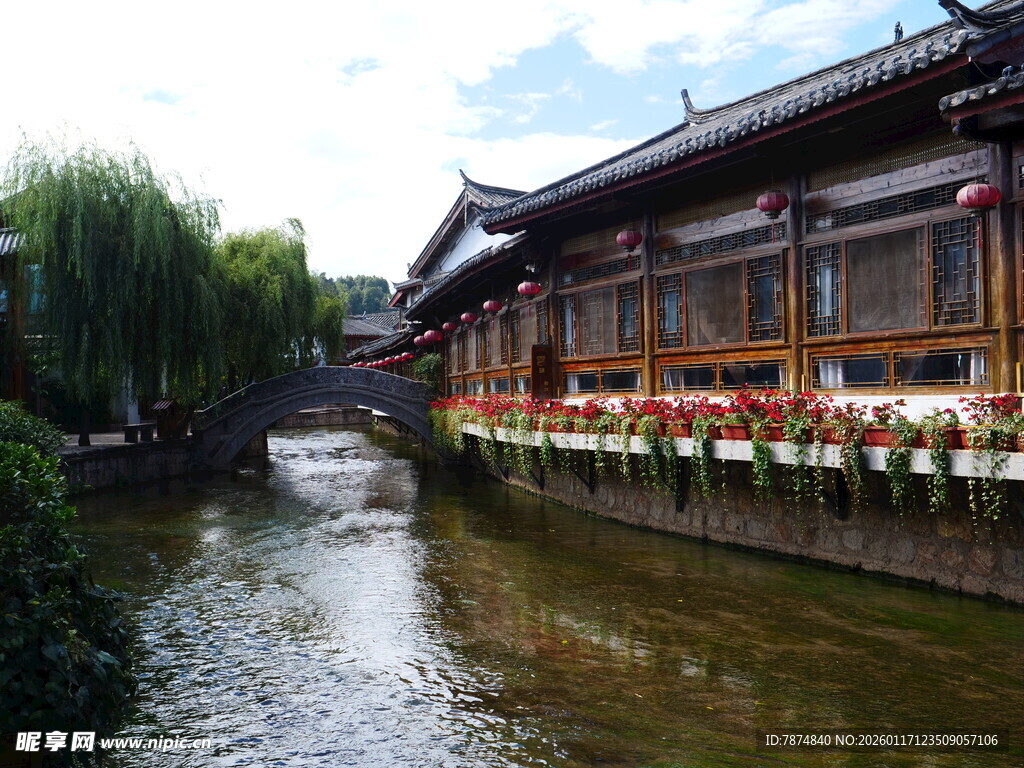 江南水乡古建筑临河美景