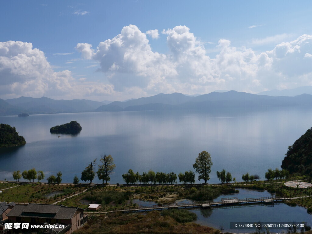 湖光山色美景如画