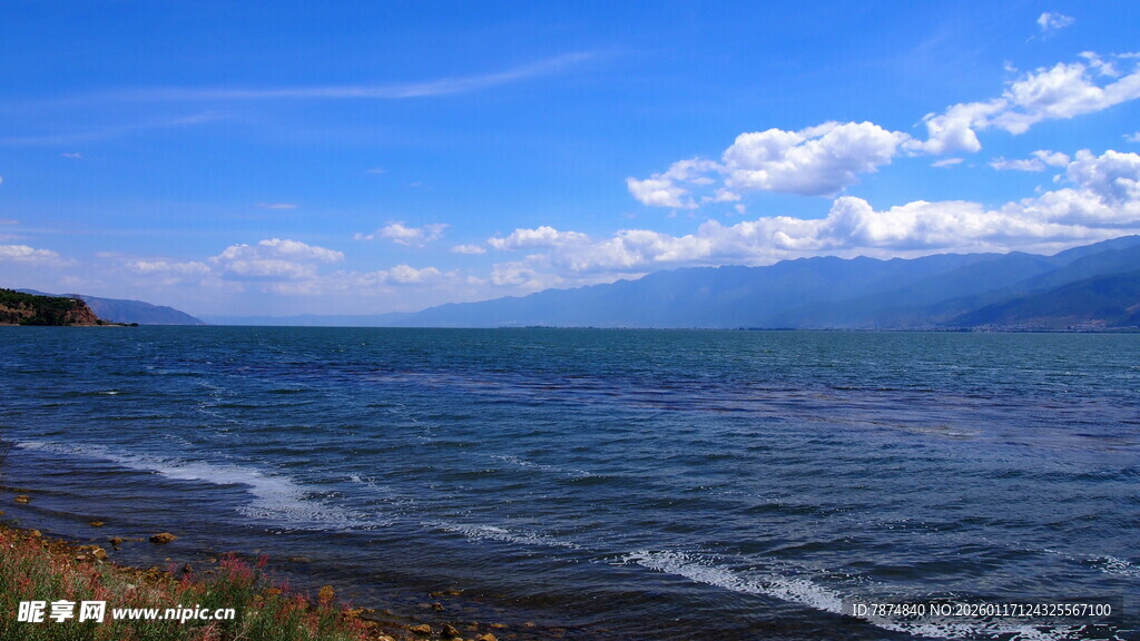 美丽湖畔风光