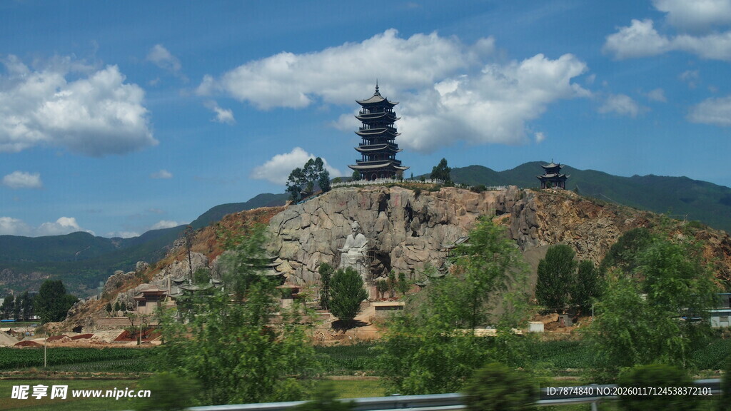 山顶古塔风景