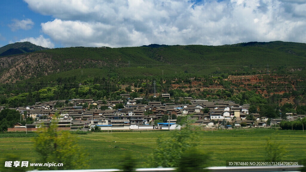 山间小镇风光