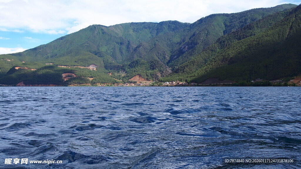 海上远眺青山美景