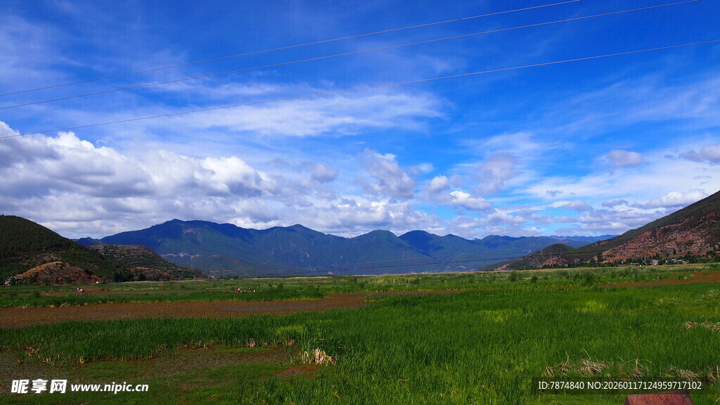 草原蓝天远山美丽风光