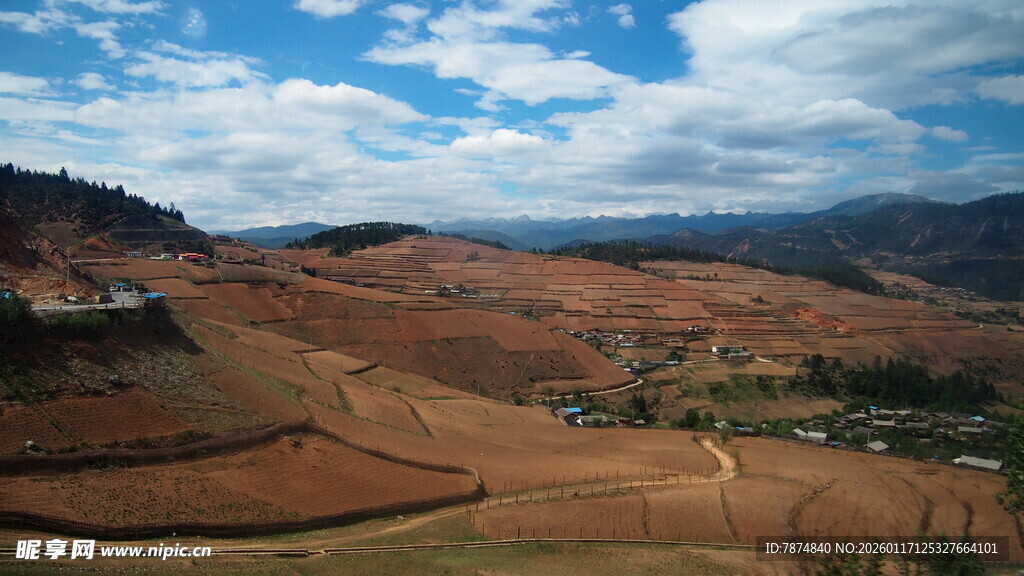 壮丽山峦风景图