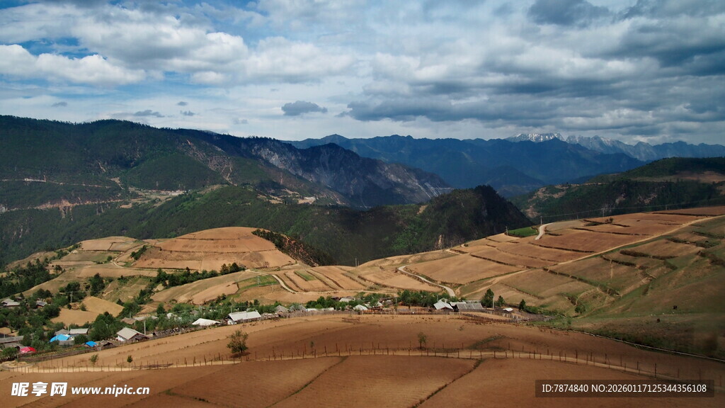 山间开阔田园风光美景