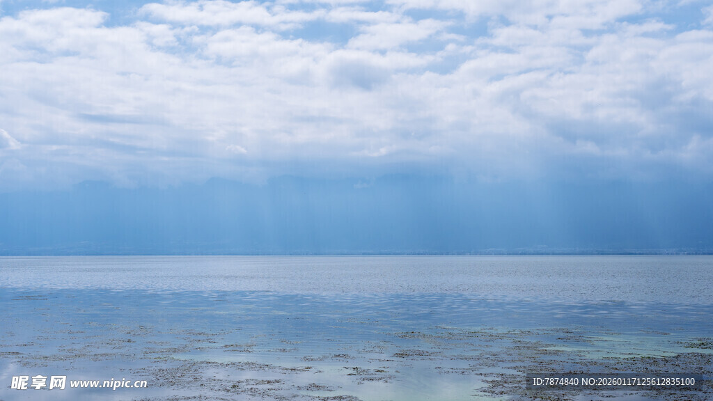 海上云景 天光洒落