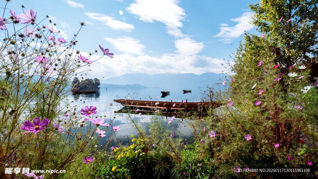 湖畔繁花美景