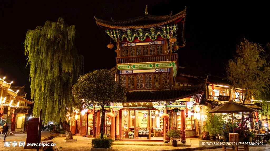 古街夜景 灯火璀璨的楼阁