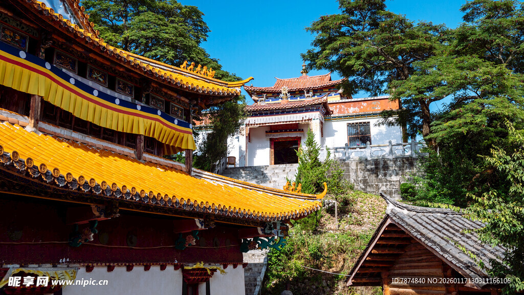 古雅中式建筑 山林中的美景