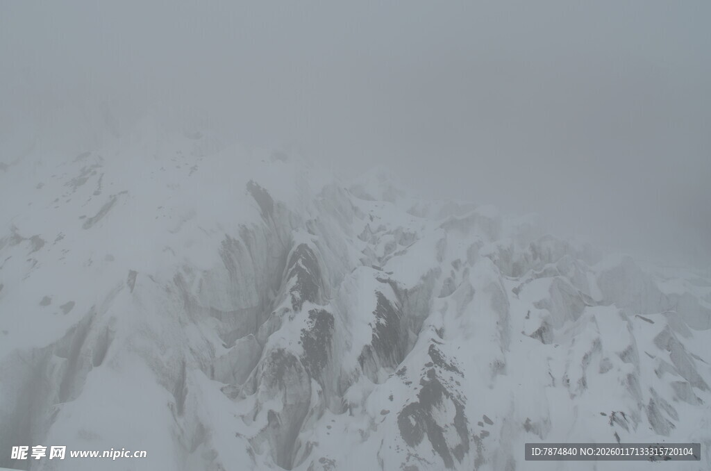 雪山壮丽景致