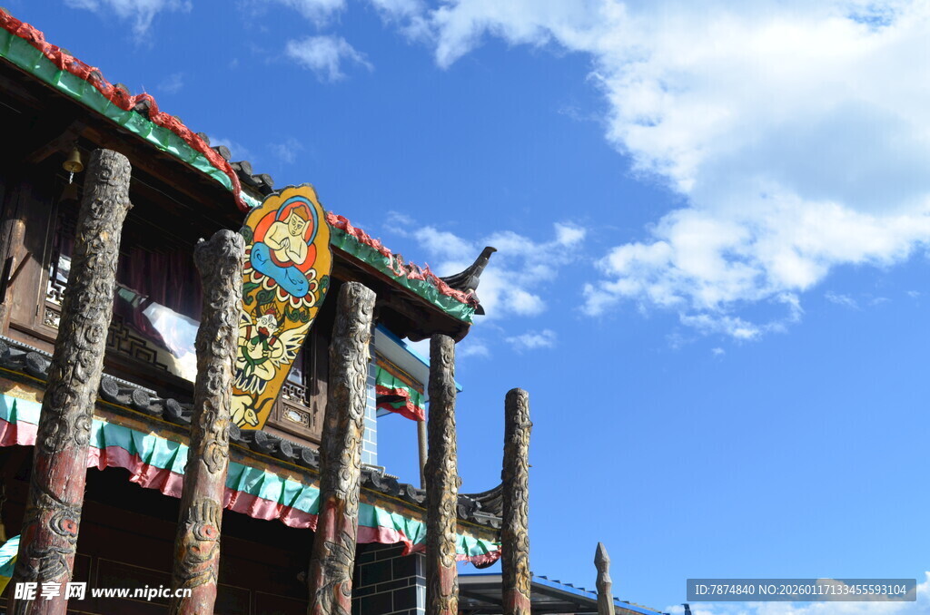 藏式建筑 蓝天白云下的风景