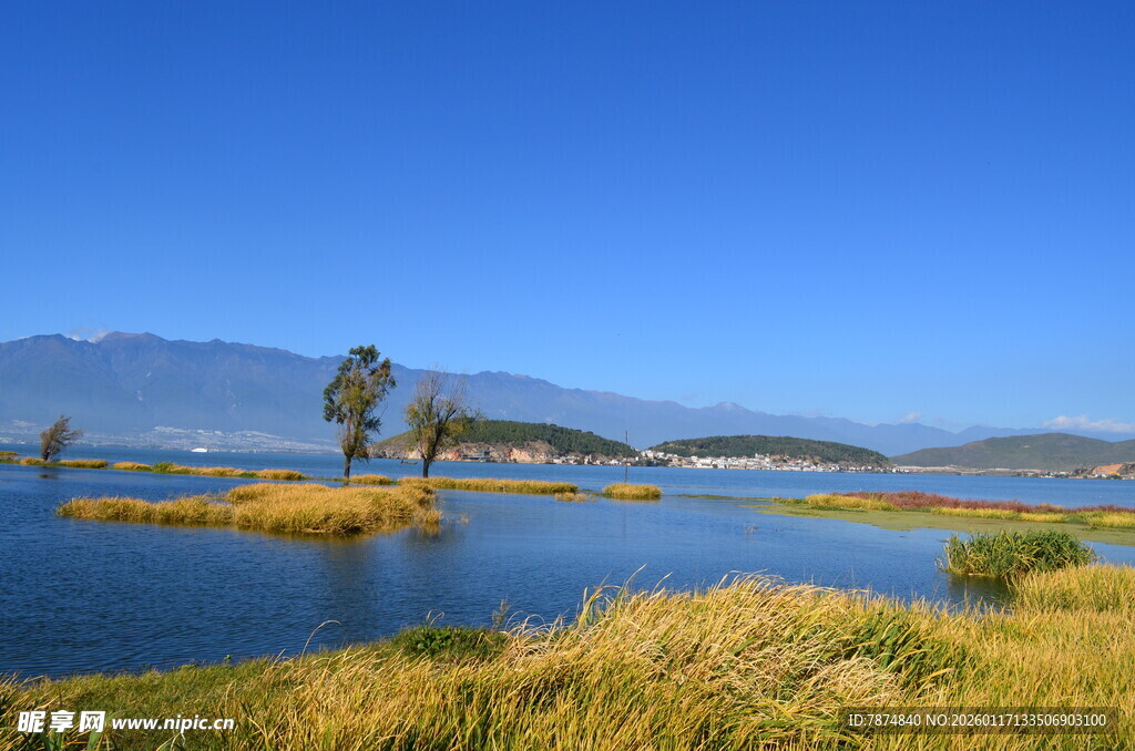 湖畔风光 远山近水景色美