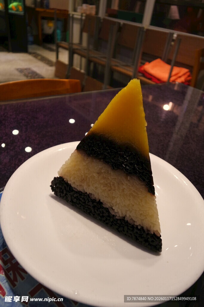 三角形双色糕点