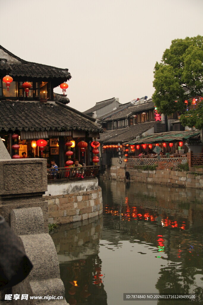 江南水乡夜景 古建映灯火