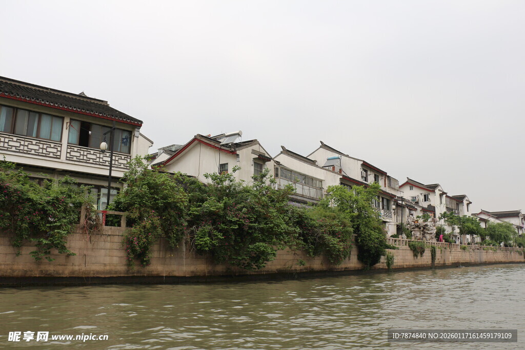 江南水乡沿河民居景观