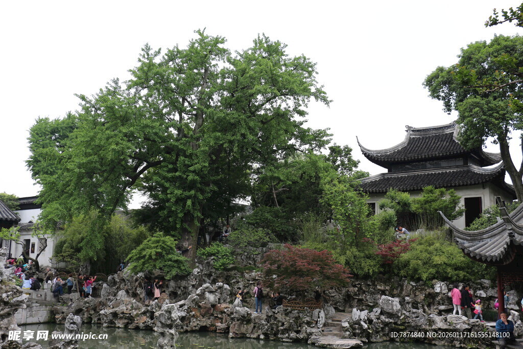 江南园林景致 游人如织