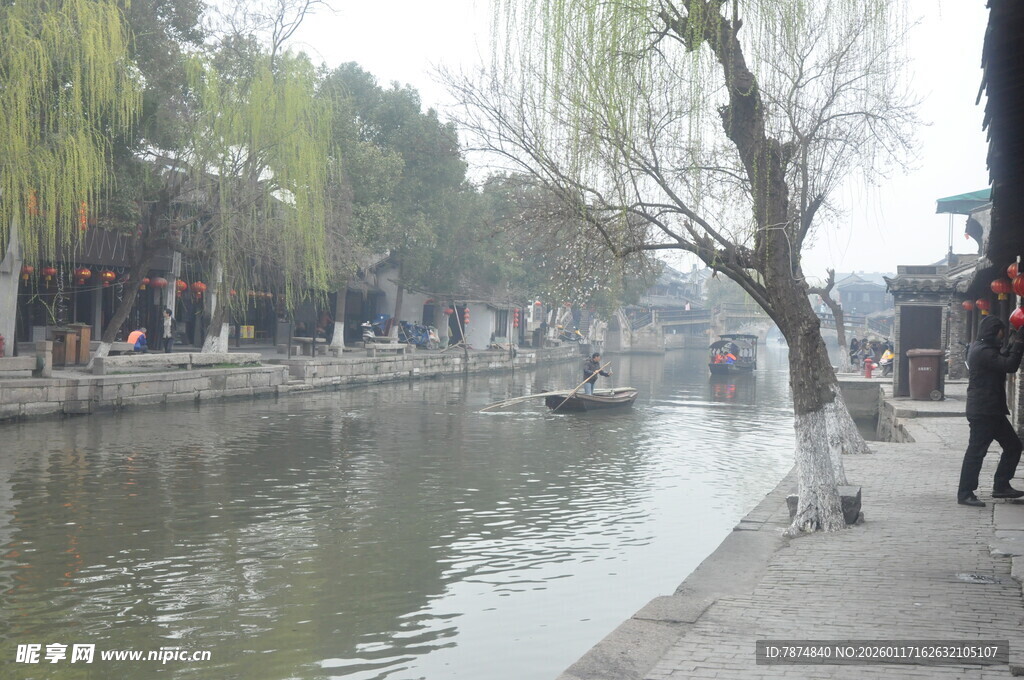 江南水乡河畔景色