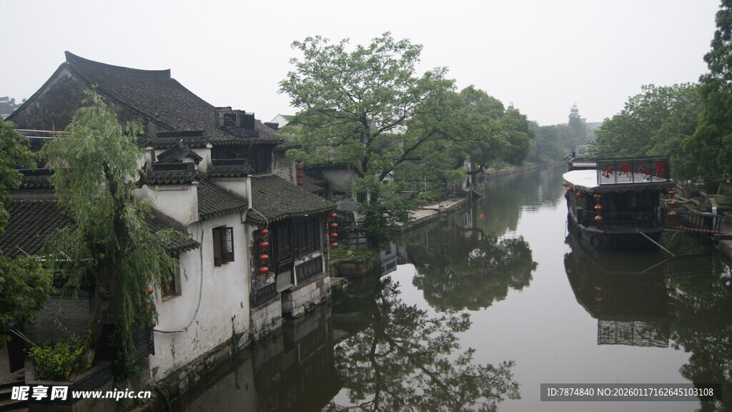江南水乡河道古朴景致
