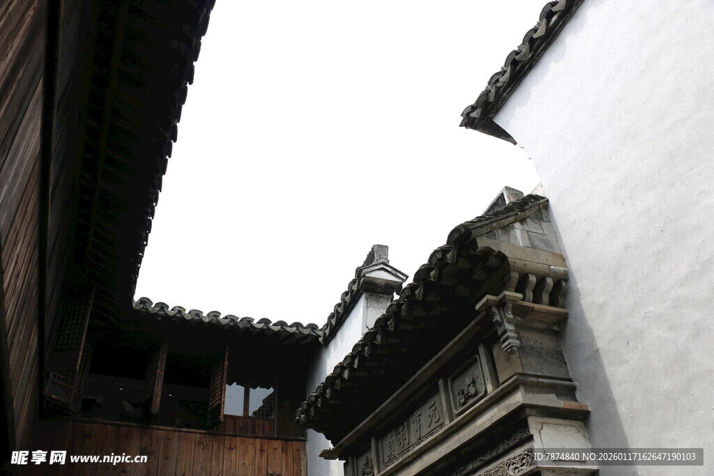 中式古建筑屋顶一角