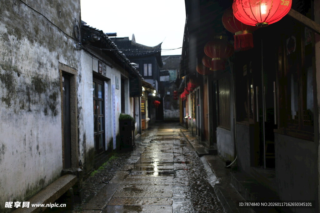 江南水乡古巷 红灯笼摇曳