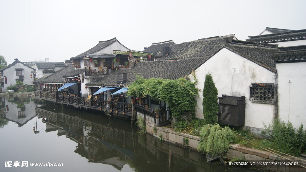江南水乡临河民居风景