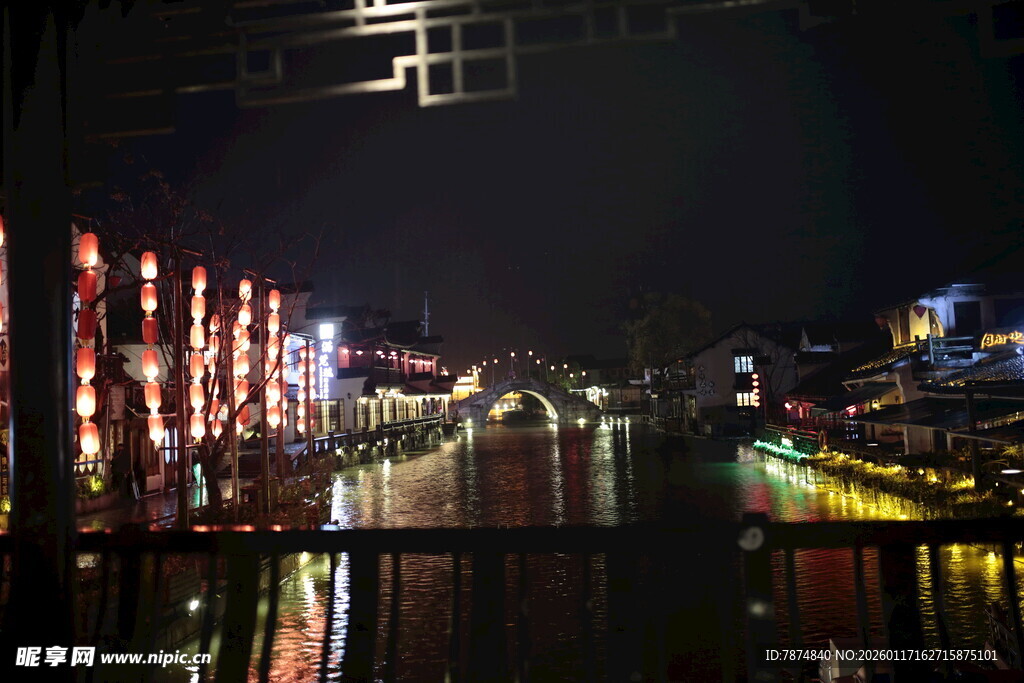 城市夜景河畔璀璨灯光秀