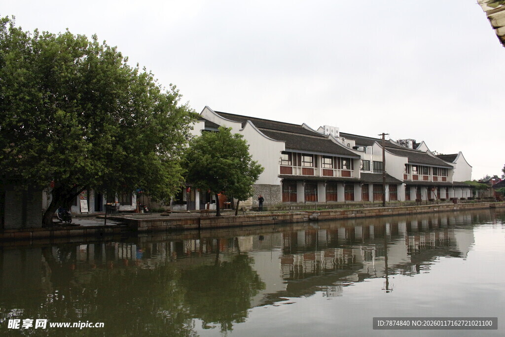 江南水乡沿河古建筑风景