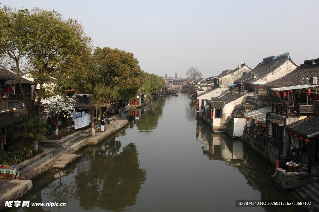 江南水乡河道风景图