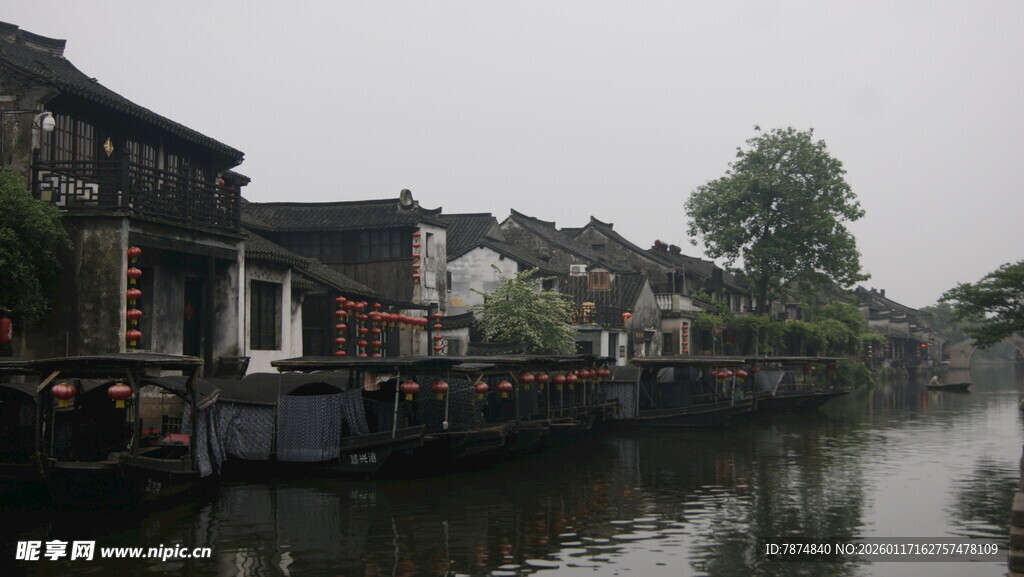 江南水乡 河畔古朴民居