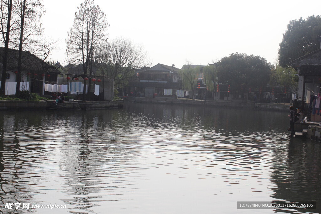 宁静河畔风光