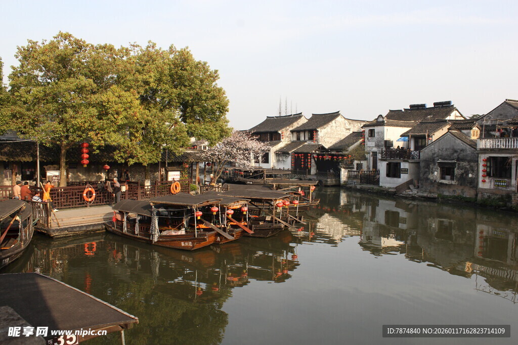 江南水乡河畔古朴景致