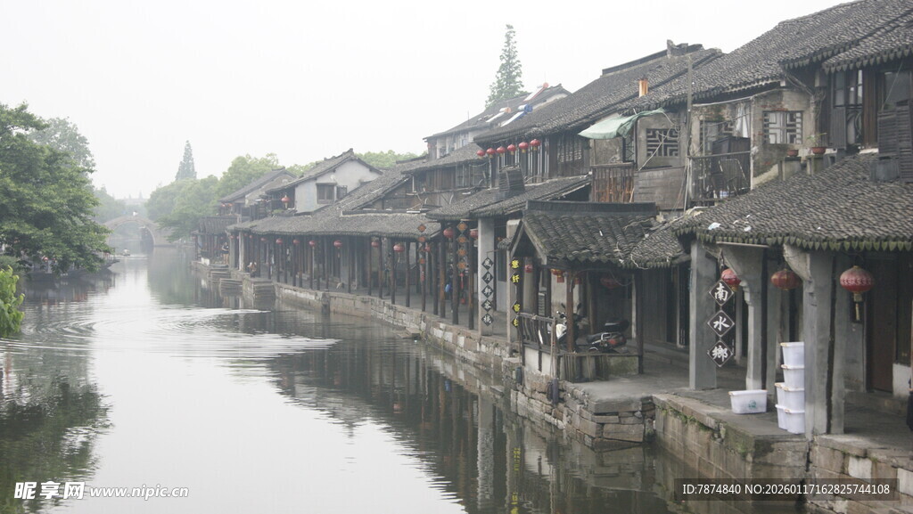 江南水乡古街临河景致