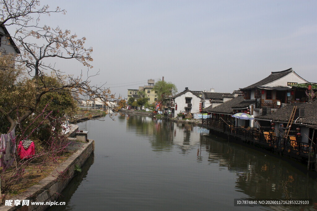 江南水乡河道风景图