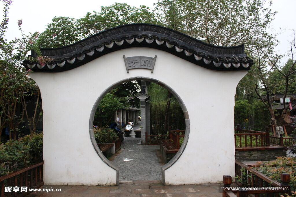 中式园林月洞门景观
