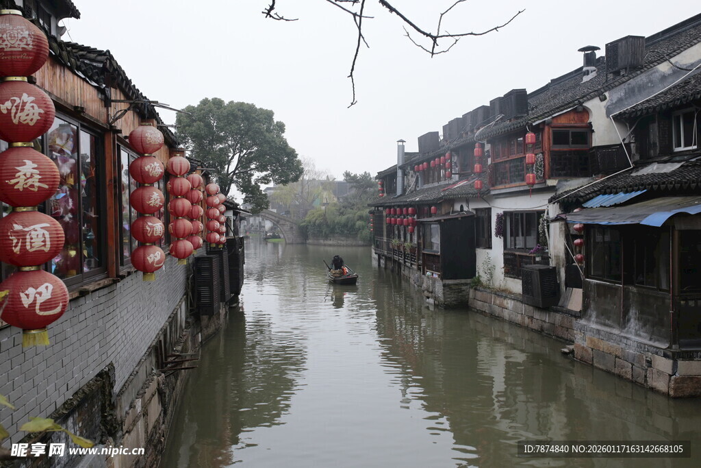 江南水乡古街河道景象
