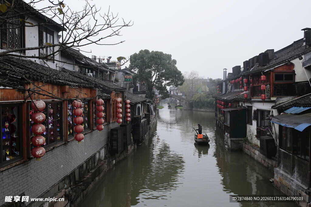 江南水乡古镇河道风光