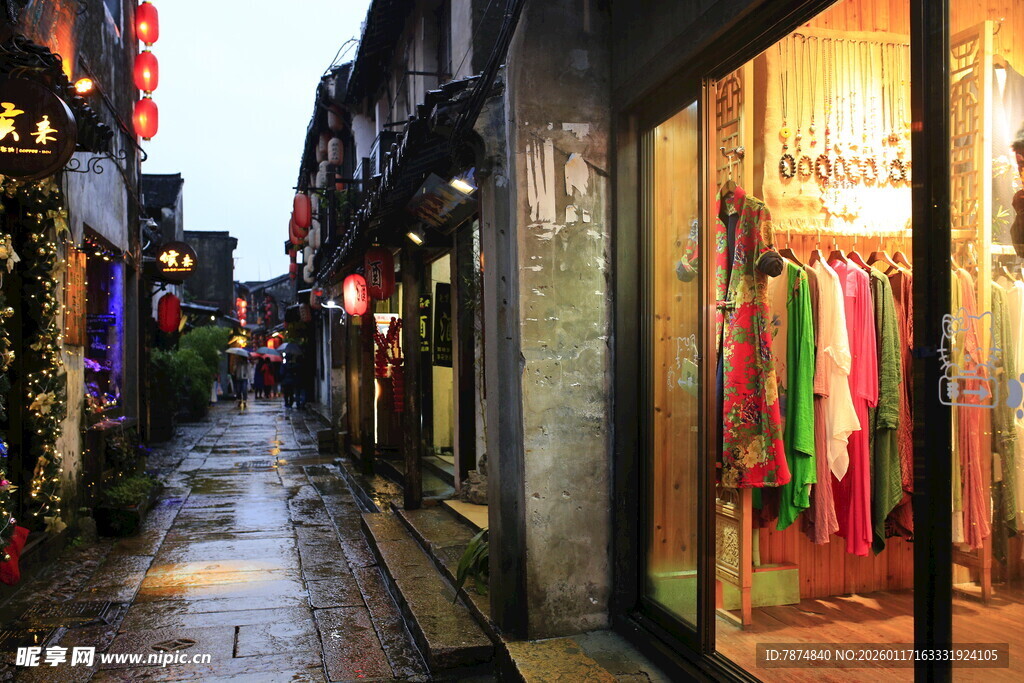 古街商铺夜景 氛围静谧