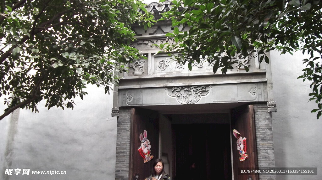 中式古宅门 尽显传统韵味