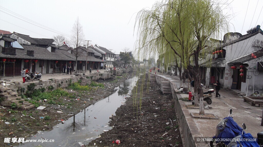江南水乡古朴修缮场景