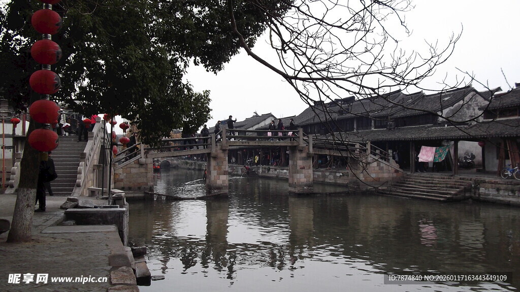 江南水乡古镇的宁静景致