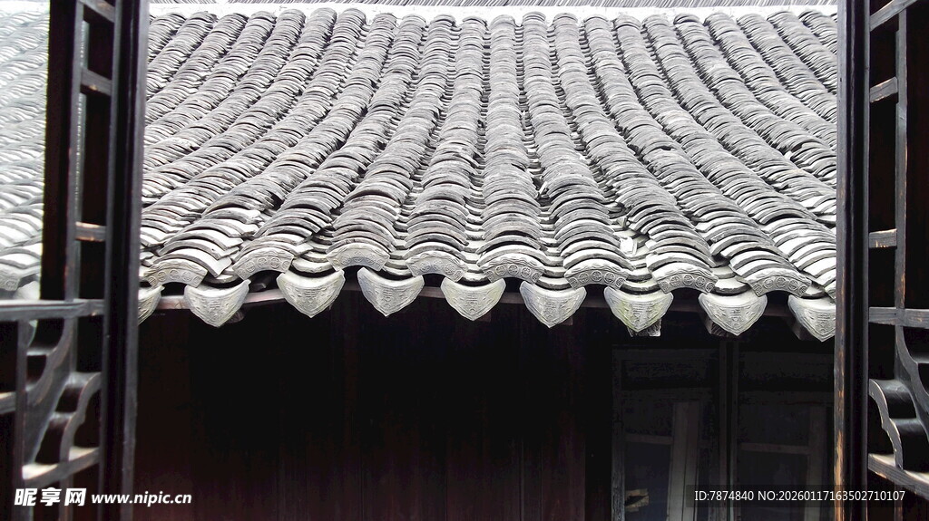 中式古建筑屋顶一角